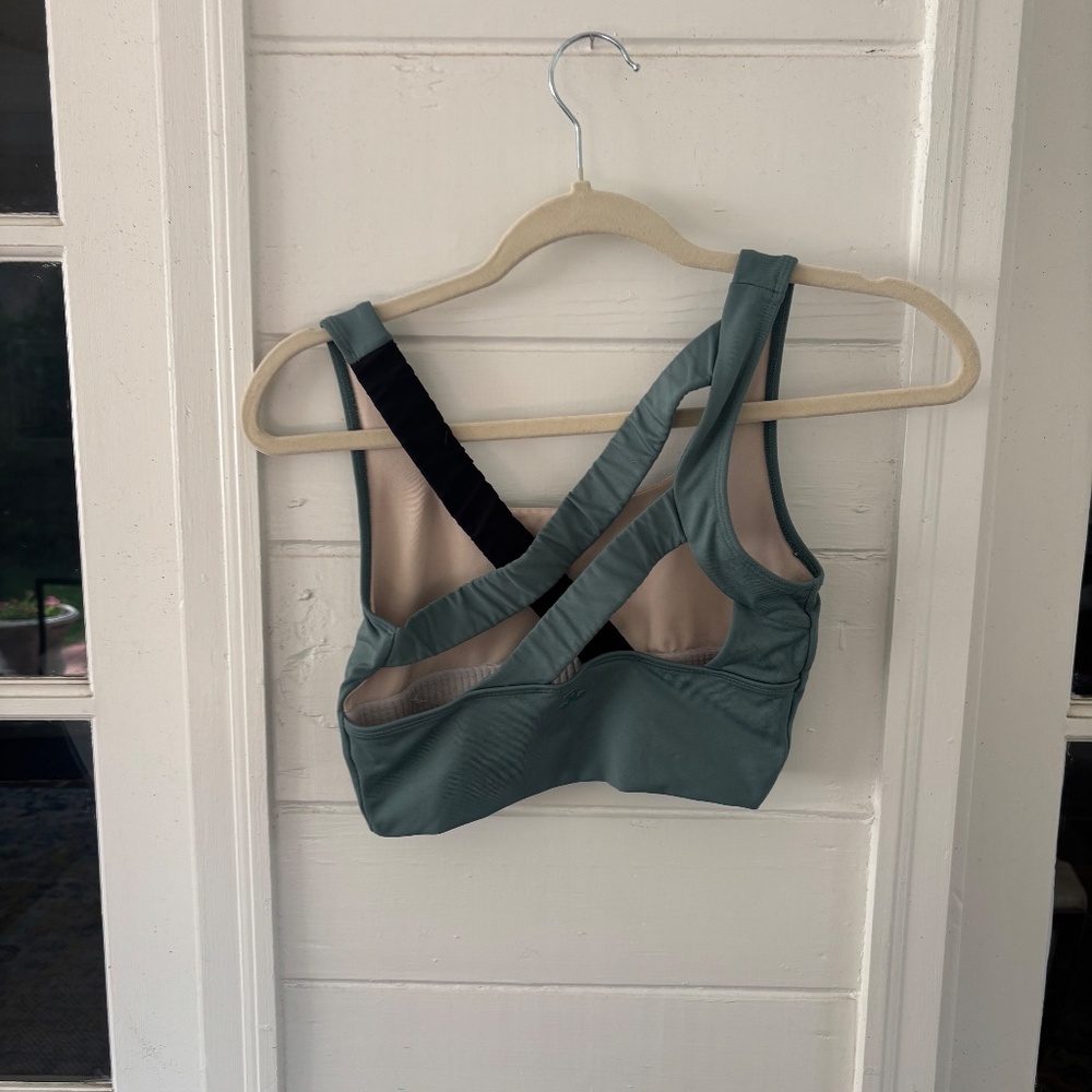 Supportive Sports bra - Picture 2 of 2